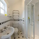 Dorchester House Penzion 4*