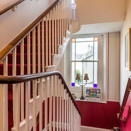 Dorchester House בית הארחה 4*