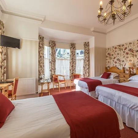 Dorchester House בית הארחה 4*